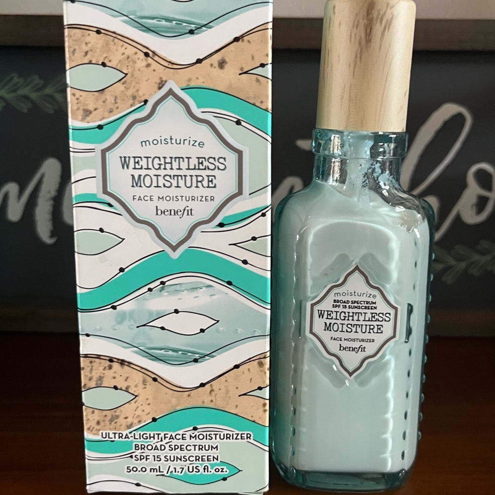 New Benefit Weightless Moisture Face Moisturizer 1.7 Oz See Details